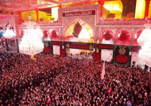 بدرقه حماسی امام مجاهد شهید در حرم مطهر اباعبدالله الحسین علیه‌السلام