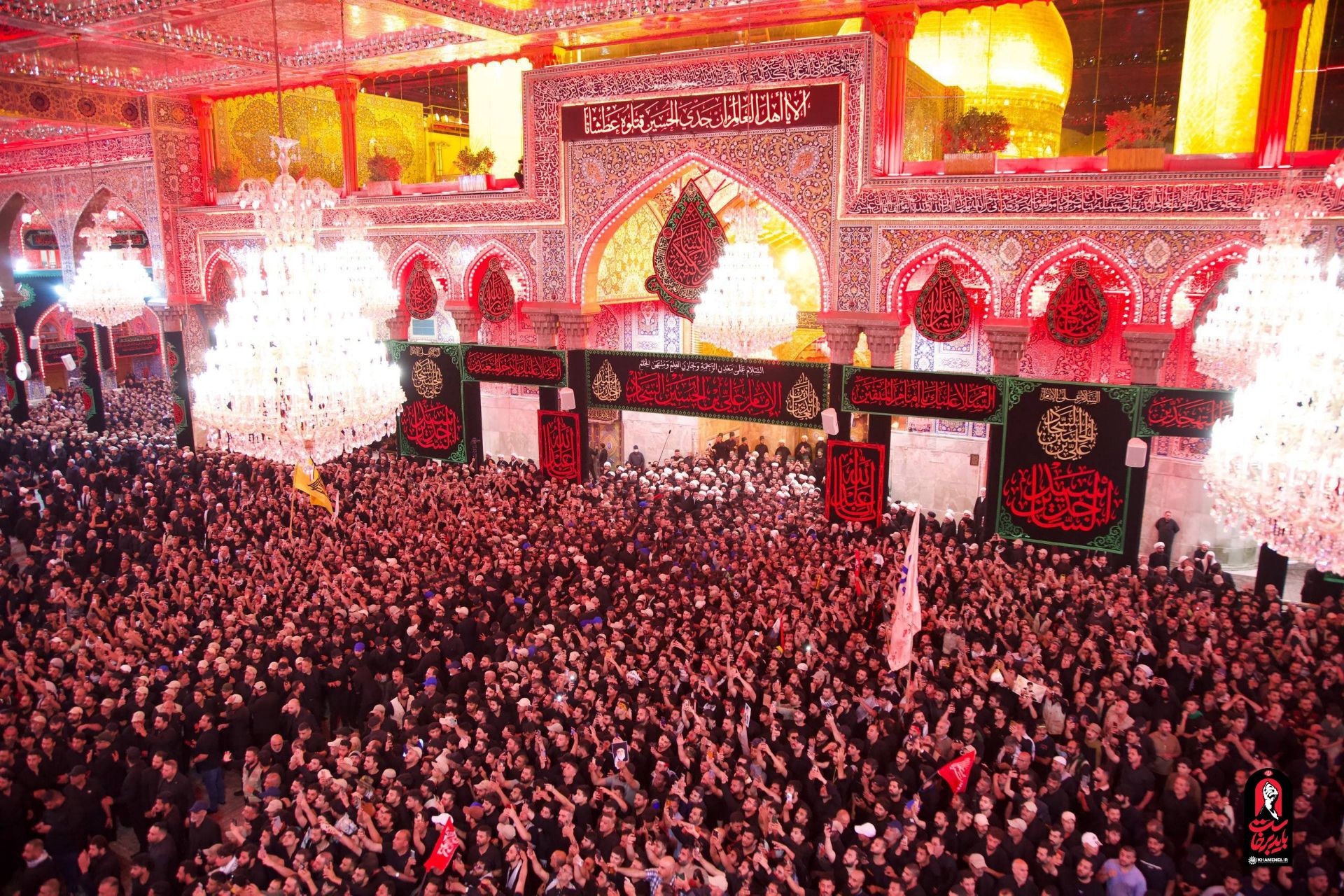 بدرقه حماسی امام مجاهد شهید در حرم مطهر اباعبدالله الحسین علیه‌السلام