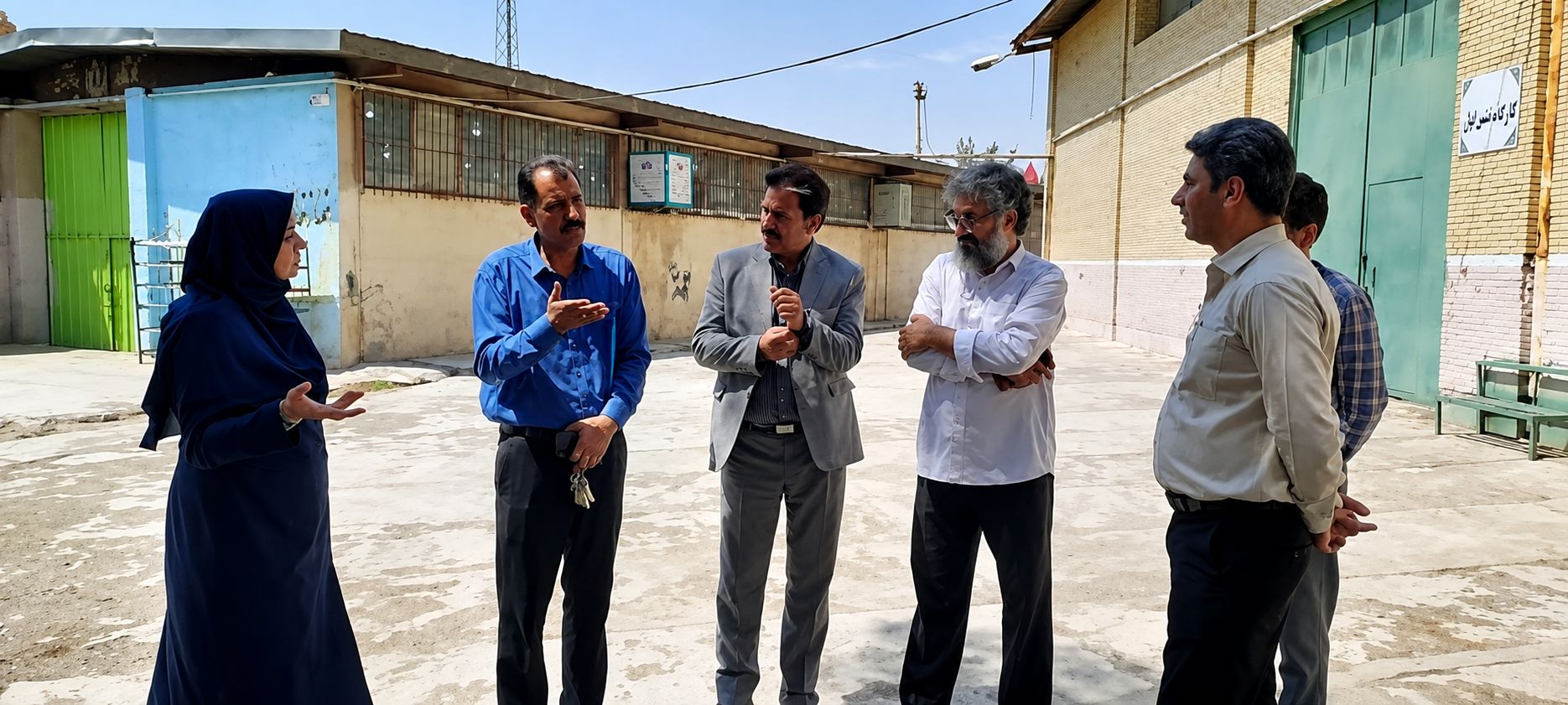 بازدید مسئولان از هنرستان هنرهای زیبای سیرجان