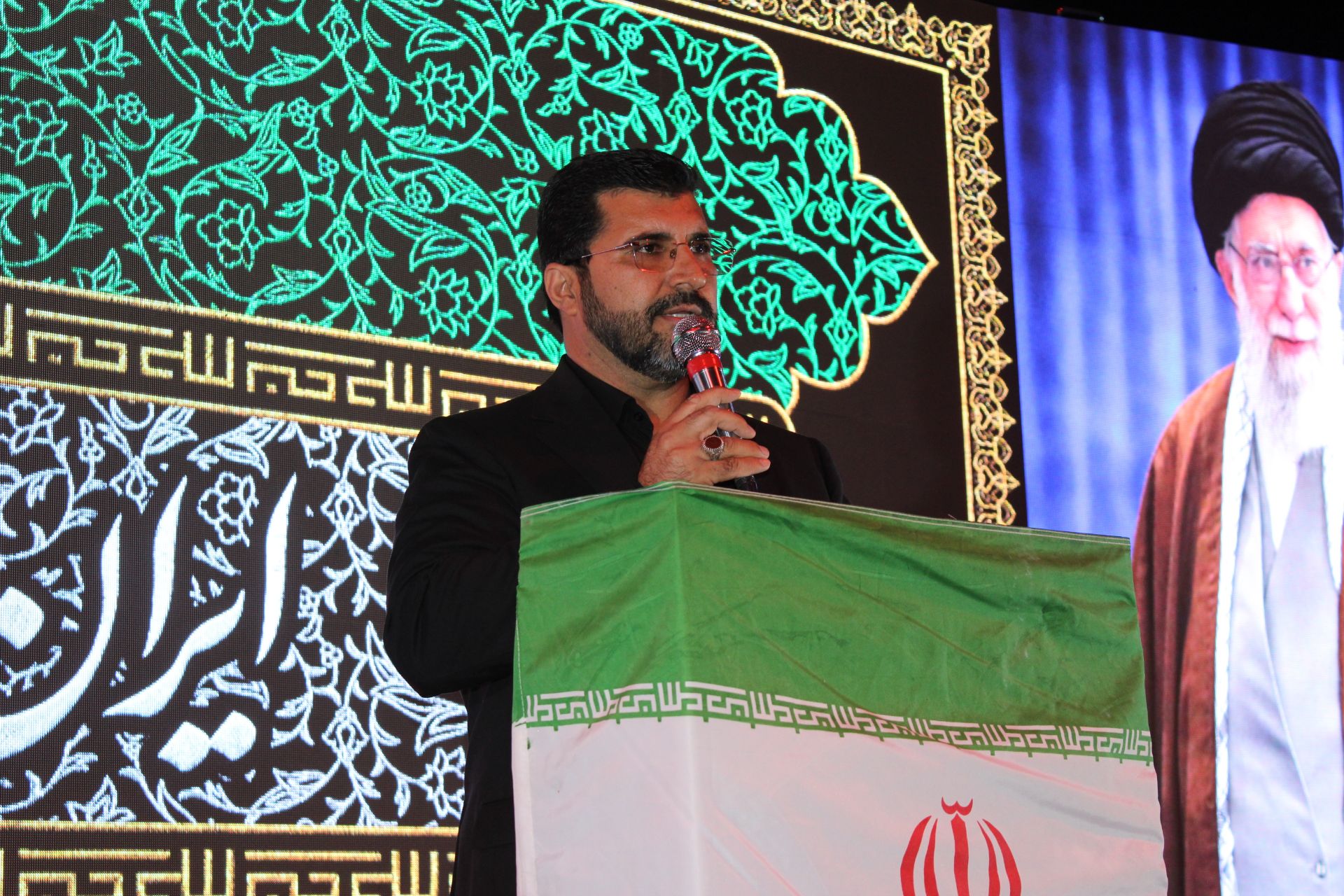مذاکره باید با عزت و صلابت همراه باشد