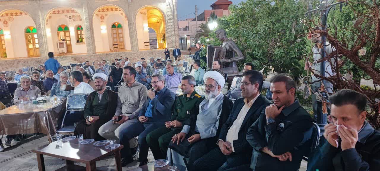 دورهمی صمیمانه آزادگان سیرجان در عمارت تاریخی صدر